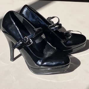 Elle Glossy Black Heels with Buckle